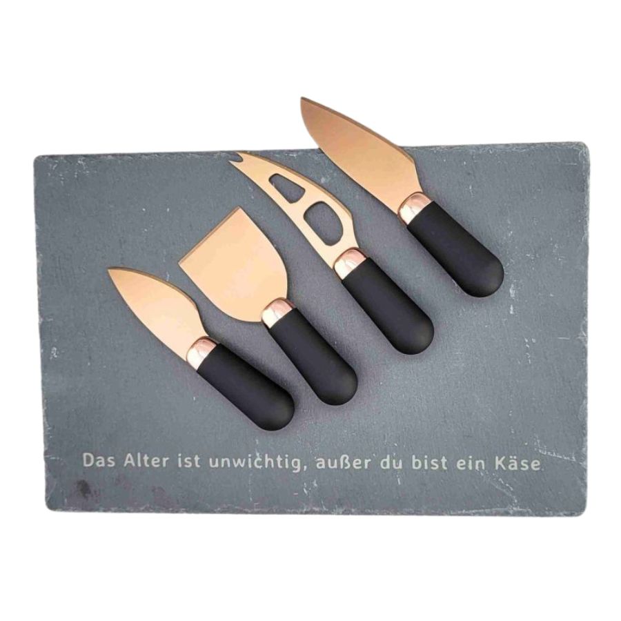 Käsemesserset mit Spruch - Schieferplatte und 4 Käsemesser Käsemesserset mit Spruch - Schieferplatte und 4 Käsemesser
