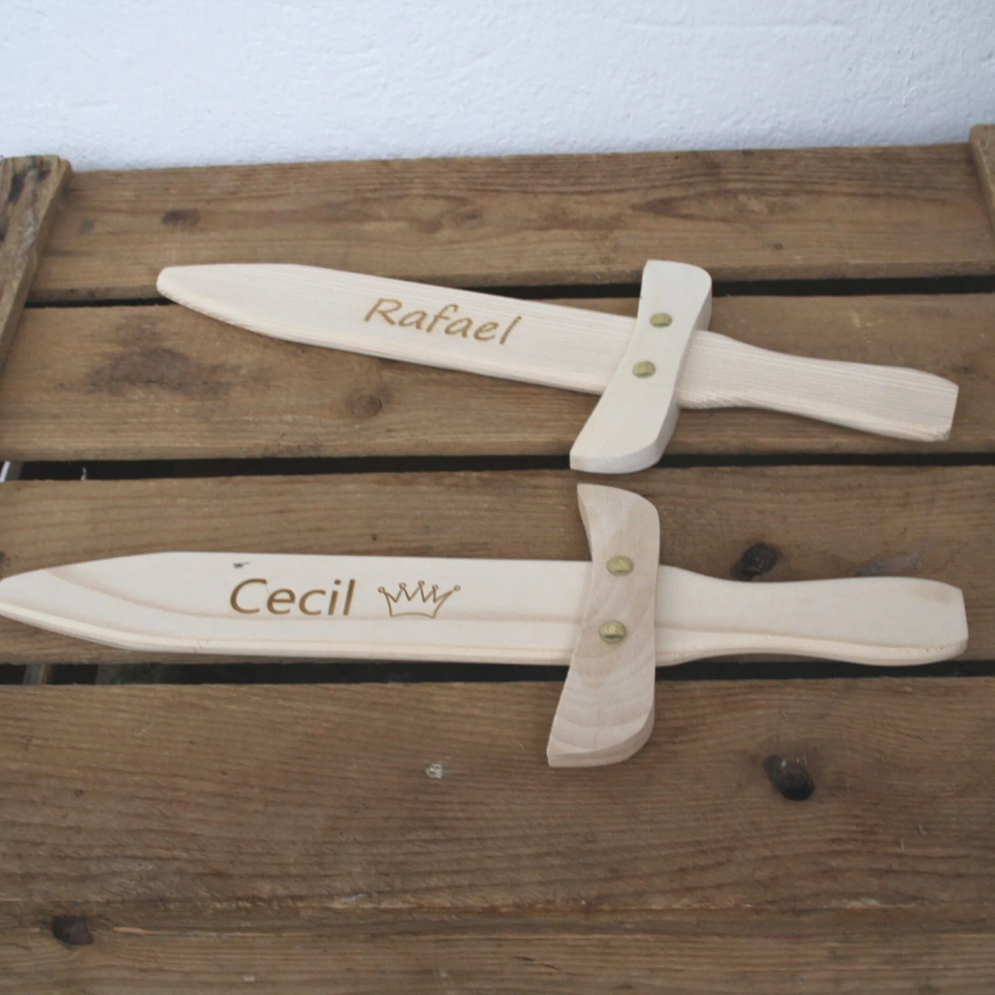 Personalisiertes Schwert aus Holz