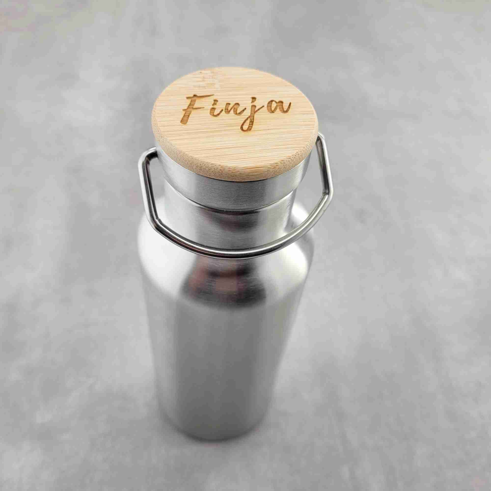 Trinkflasche Namen Trinkflasche aus Edelstahl mit personalisiertem Holzdeckel durch Namen