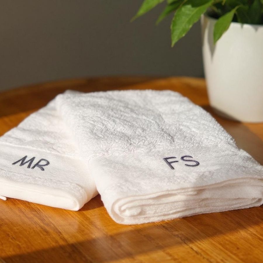 Flauschiges Handtuch bestickt mit Wunschnamen Badetuch, Handtuch