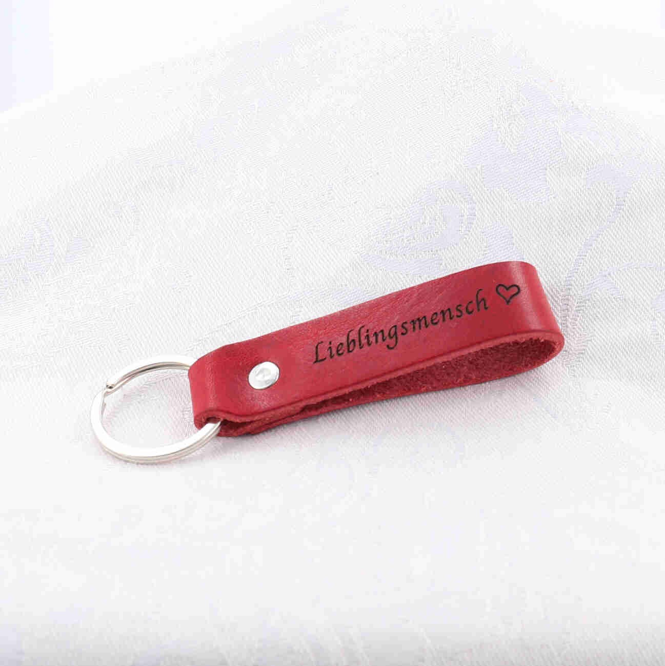 Individuell gravierter Schlüsselanhänger in rotem Leder mit Namen oder Spruch Gravur