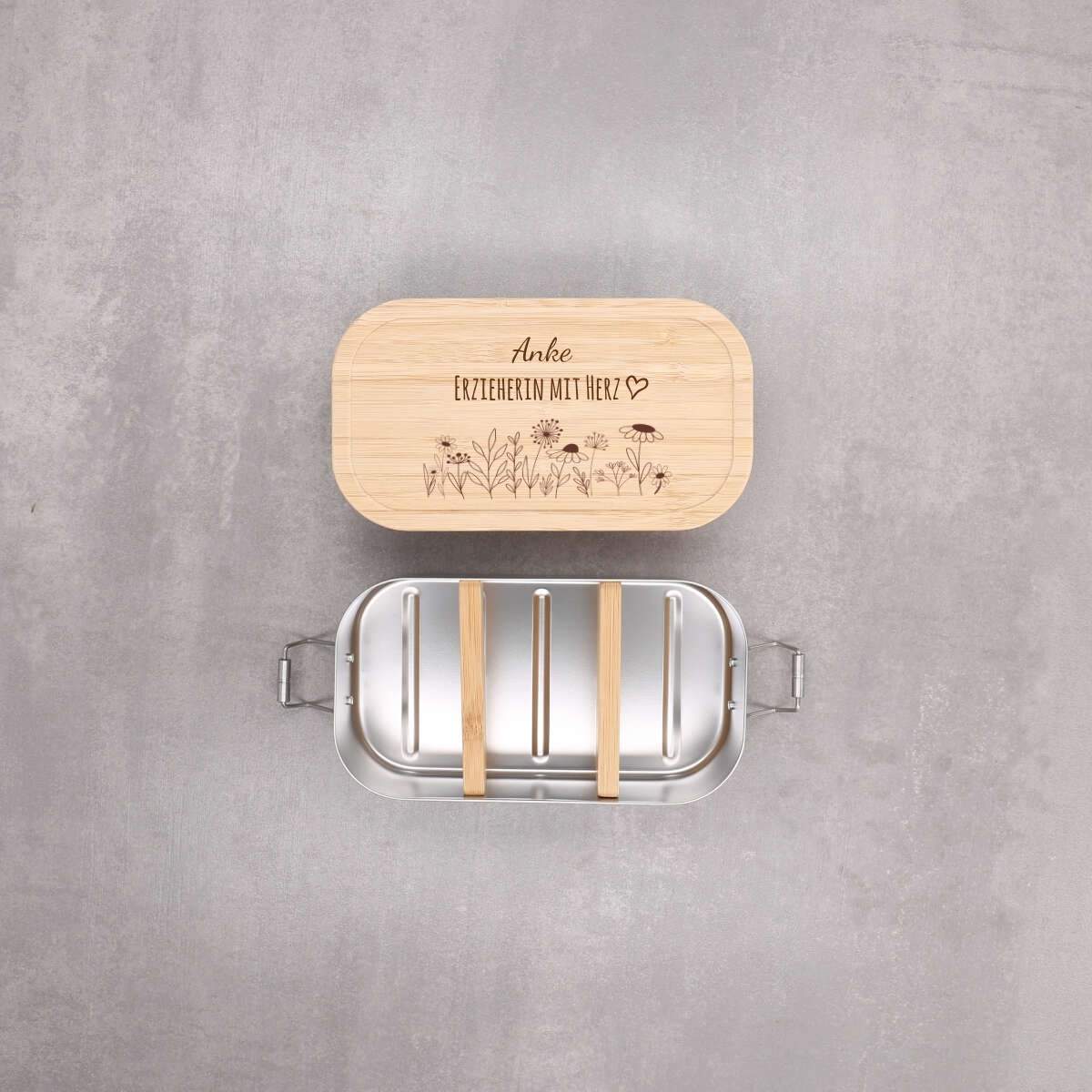 Personalisierte Lunchbox "Blumenwiese – Erzieherin mit Herz" aus Edelstahl mit Bambusdeckel – Festes Design (Personalisierbar)