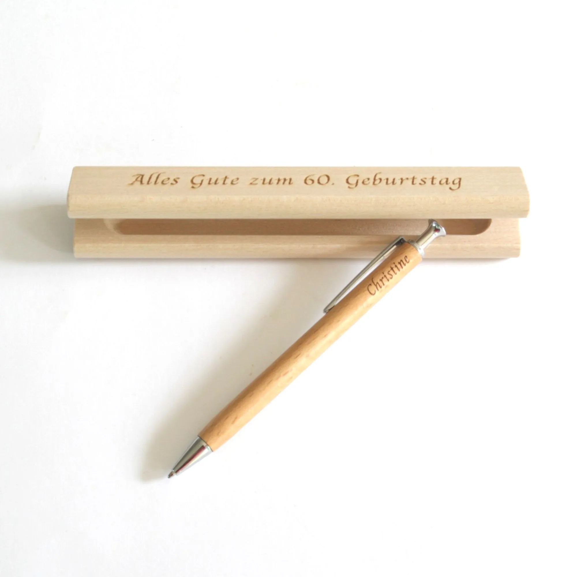 Gravierter Kugelschreiber mit Namen oder Spruch auf Stift und Etui graviert