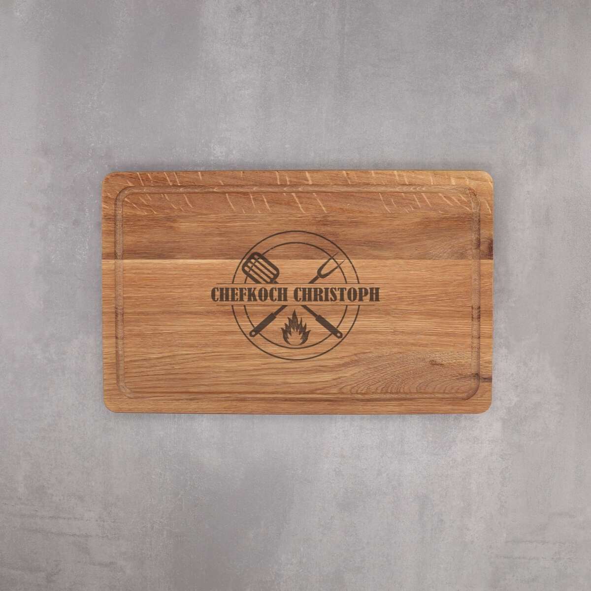Schneidebrett Eiche mit Saftrinne 40x25x2 cm "Chefkoch" - Festes Design (personalisierbar)