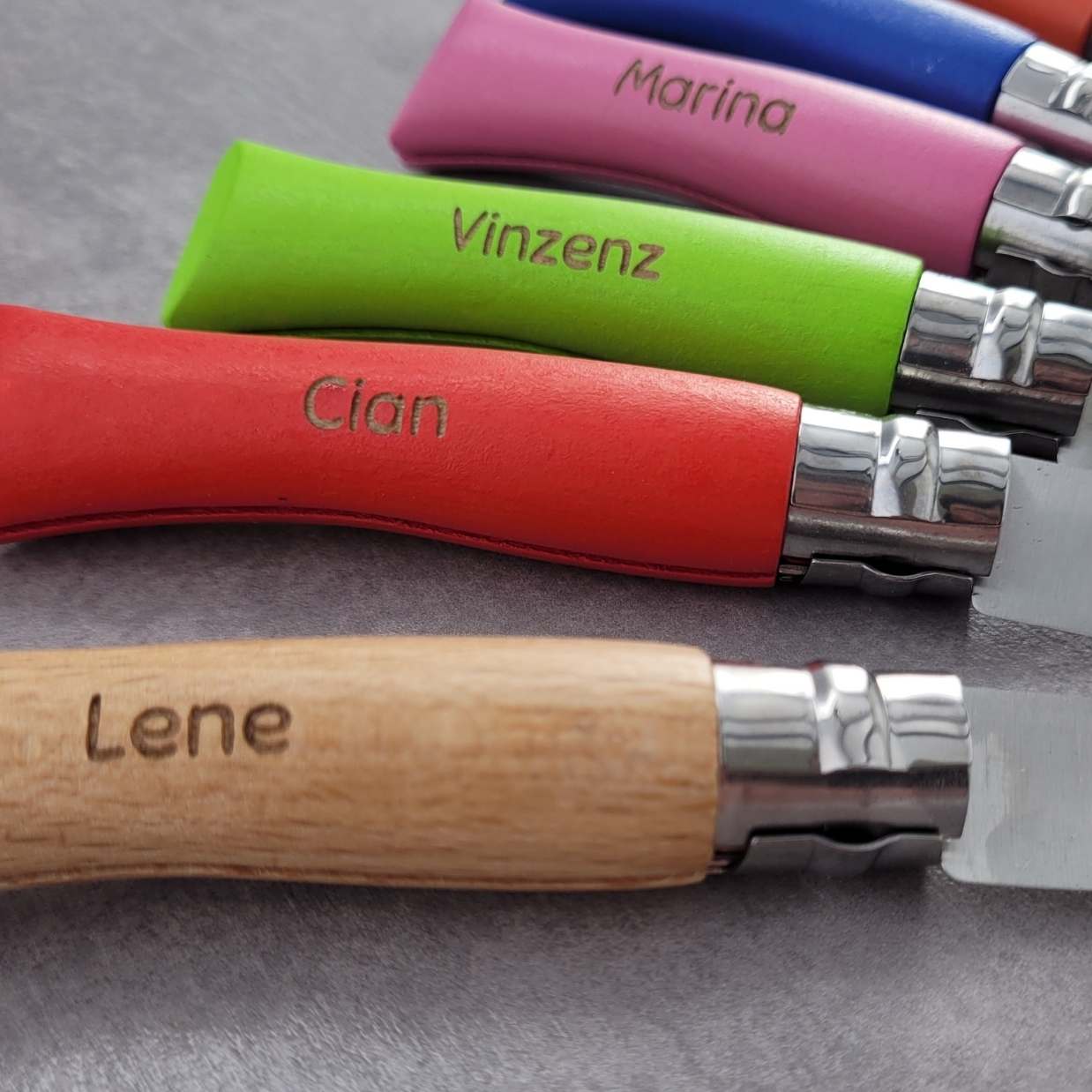 Kindertaschenmesser Opinel mit Wunschnamen in verschiedenen Farben