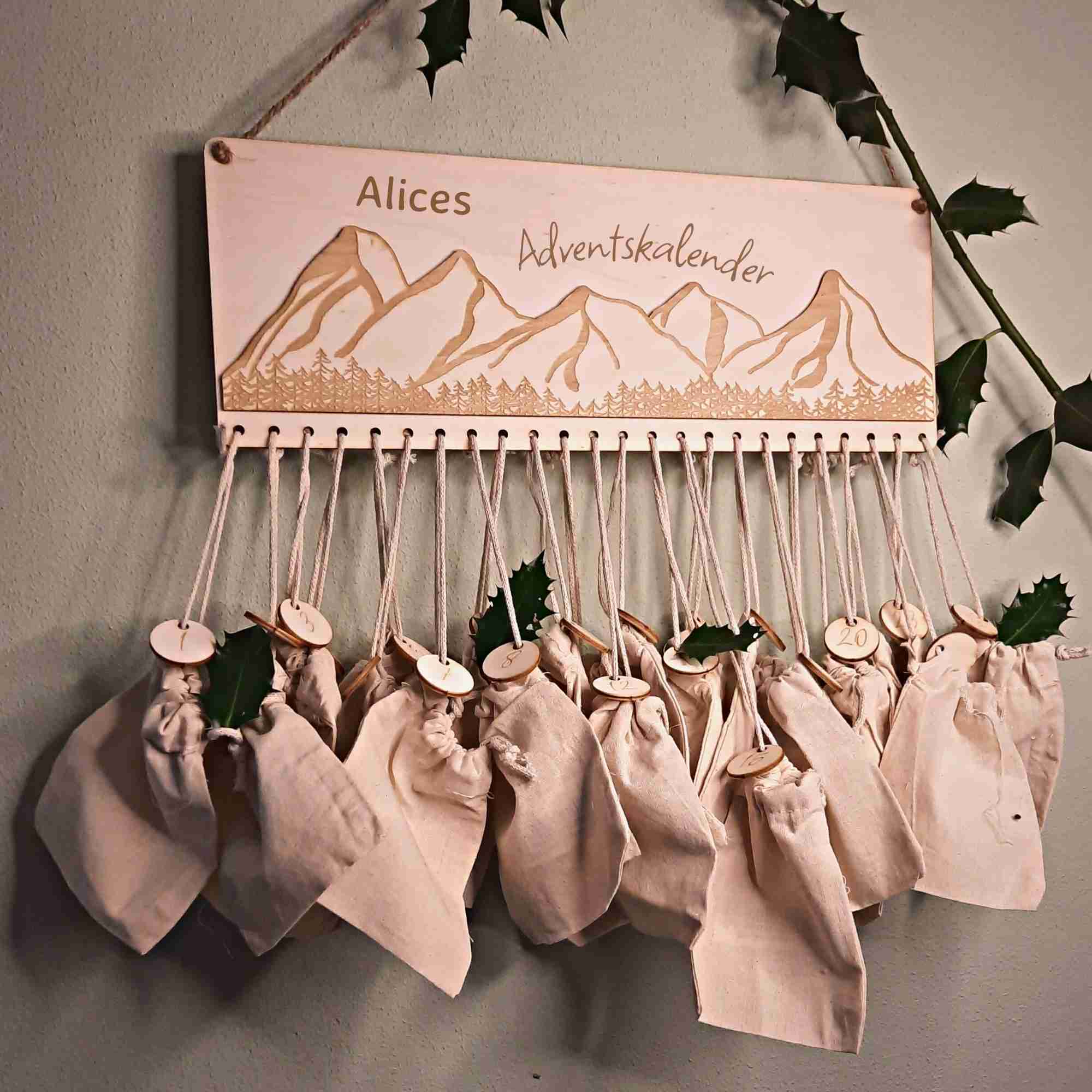 Nachhaltiger Adventskalender mit Bergen und Namen zum Befüllen