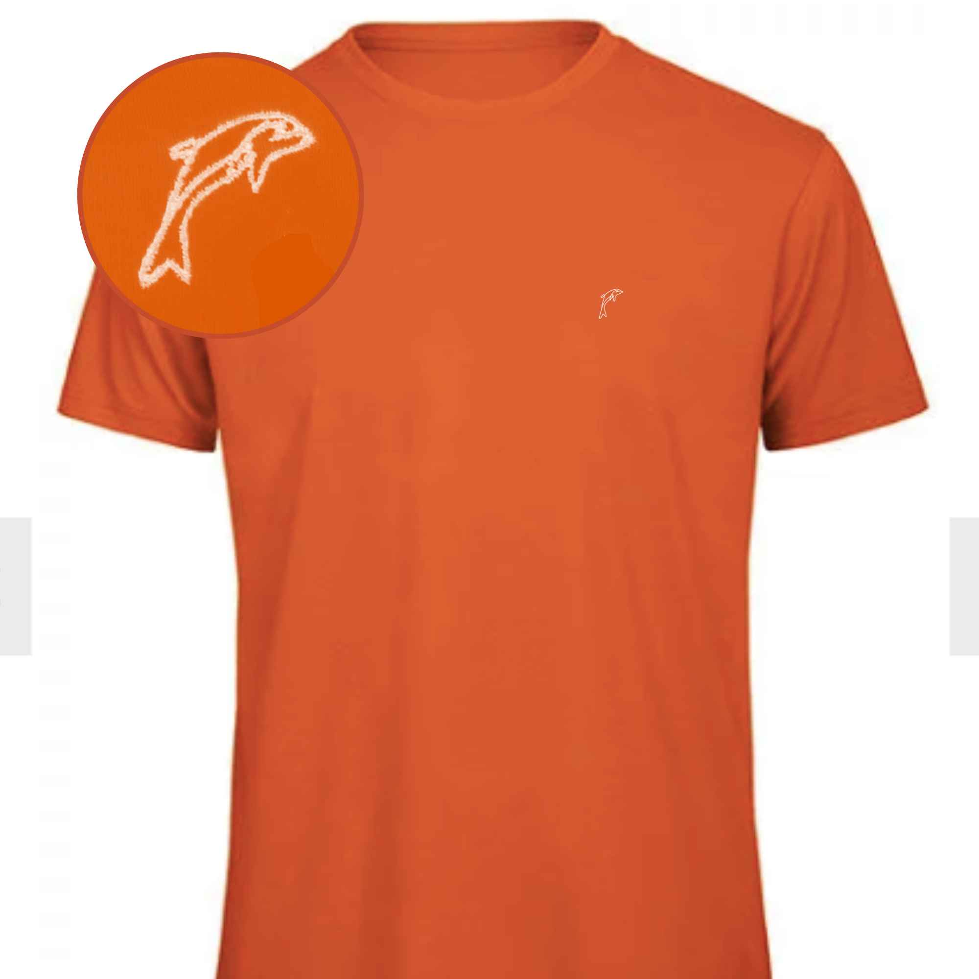 T-shirt mit Delfinmotiv bestickt in kräftigem Orange und Stickfarbe nach Wahl