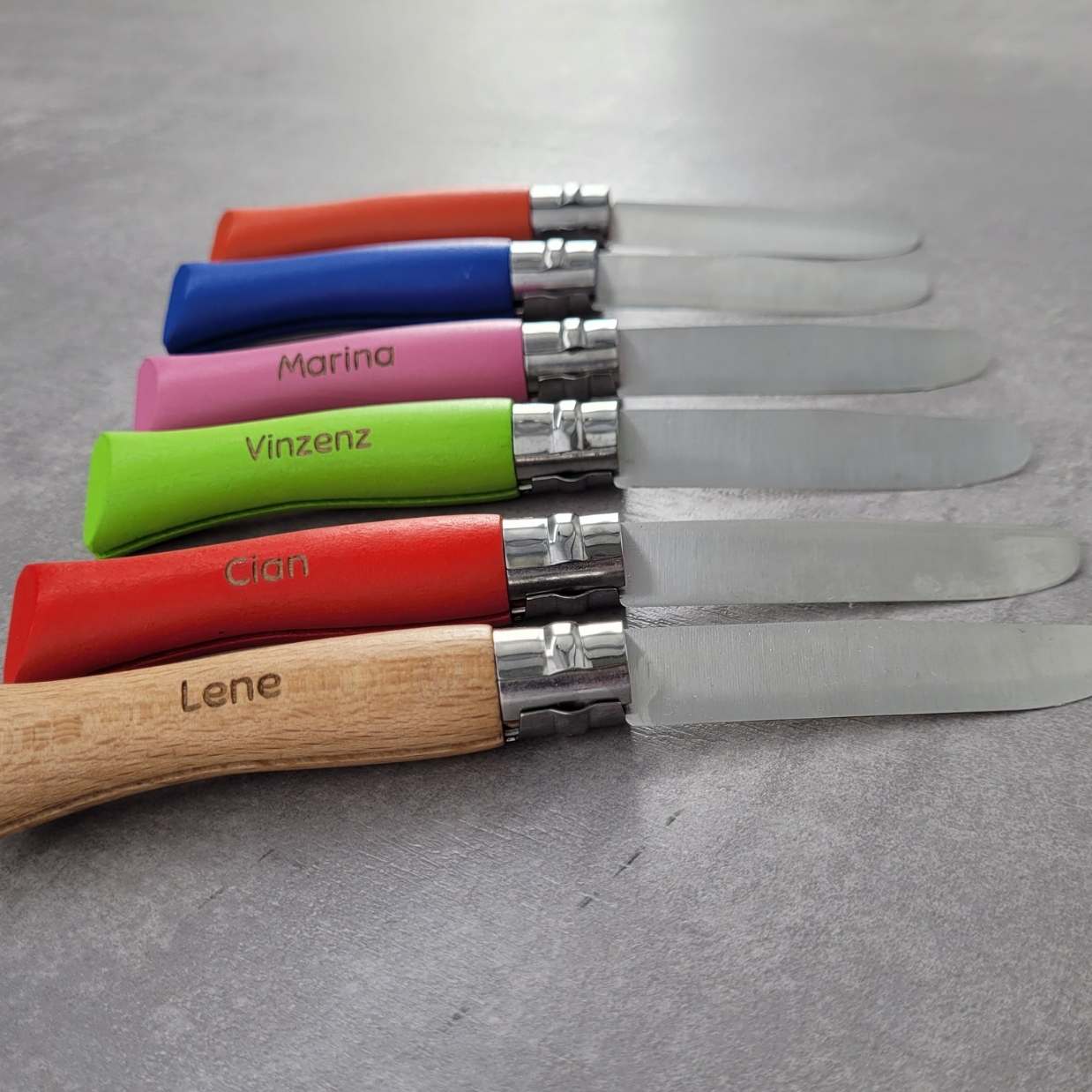 Kindertaschenmesser Opinel mit Wunschnamen in verschiedenen Farben