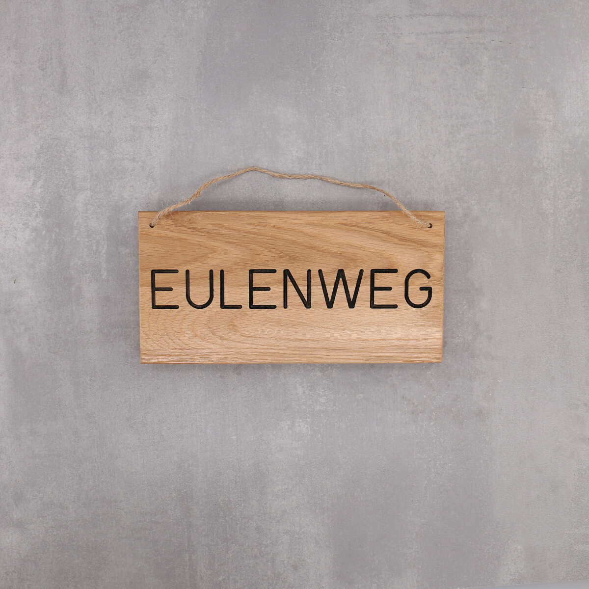Massivholzschild Eiche länglich - Wunschtext gefräst und farbig ausgelegt