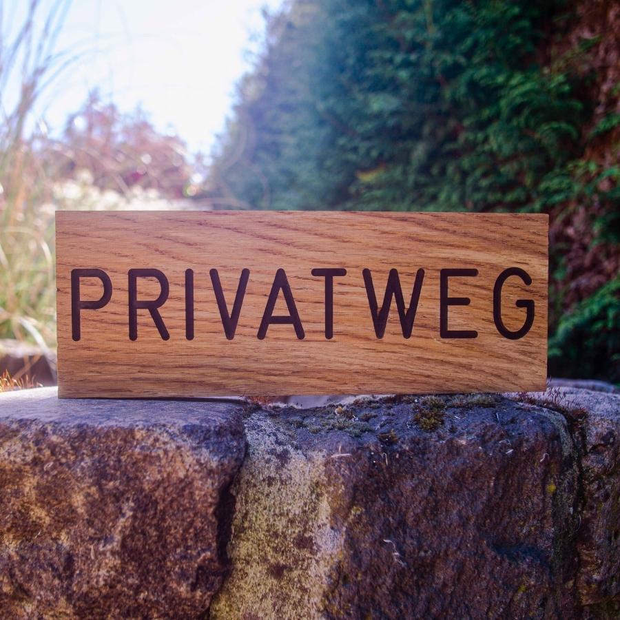 Holzschild Eiche länglich mit Wunschtext gefräst und farbig ausgelegt Holz, Vegetation, Fels, Gebeiztes Holz, Baum