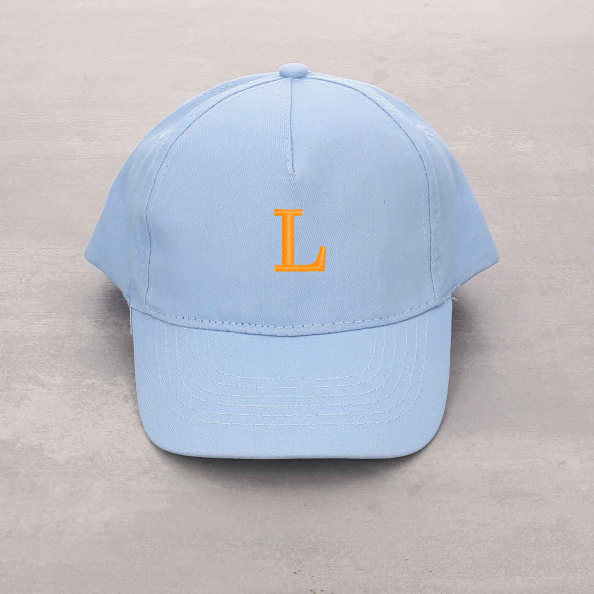 Kindercap mit Anfangsbuchstaben Name personalisiert in Farbe blau 