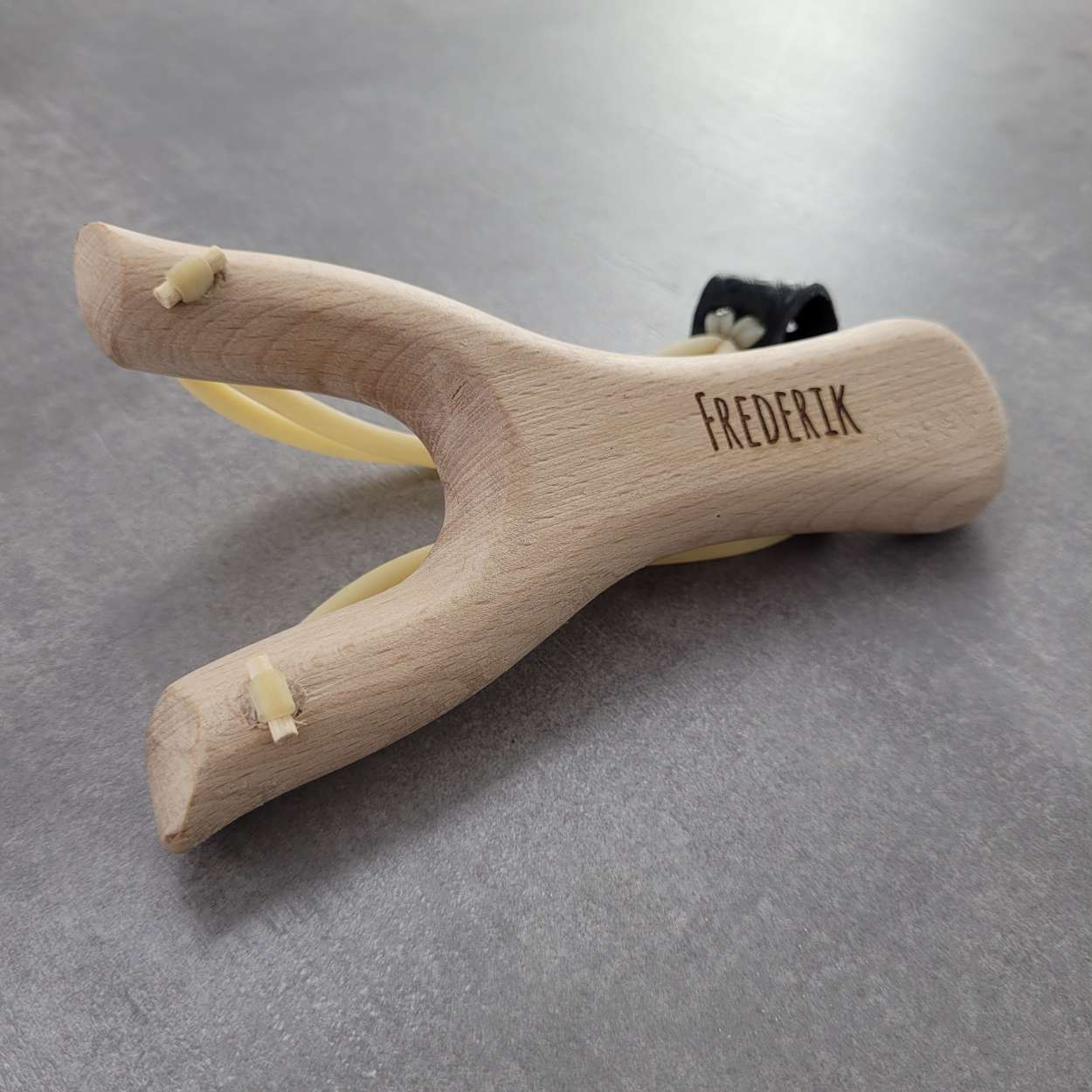 Zwille Steinschleuder für Kinder aus Holz personalisiert