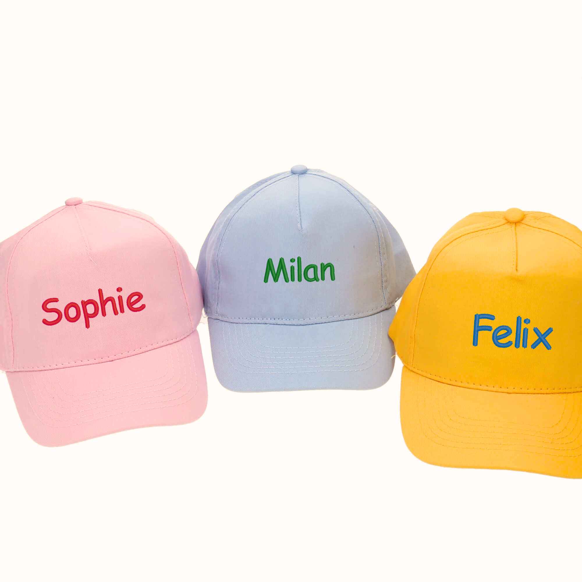 Kindercaps mit Namen bestickt und personalisiert in verschiedenen Farben