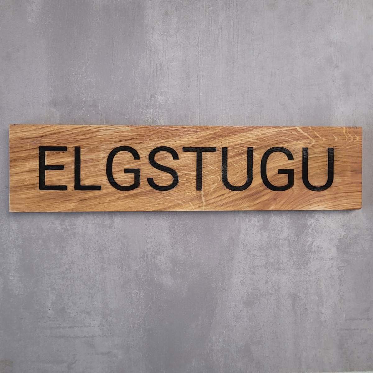 Massivholzschild Eiche länglich - Wunschtext gefräst und farbig ausgelegt