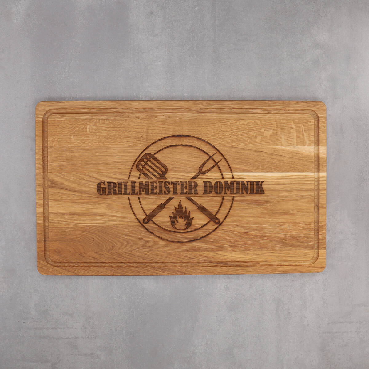 Großes GRILLMEISTER Schneidebrett, Wunschname, Eichenholz mit Saftrille