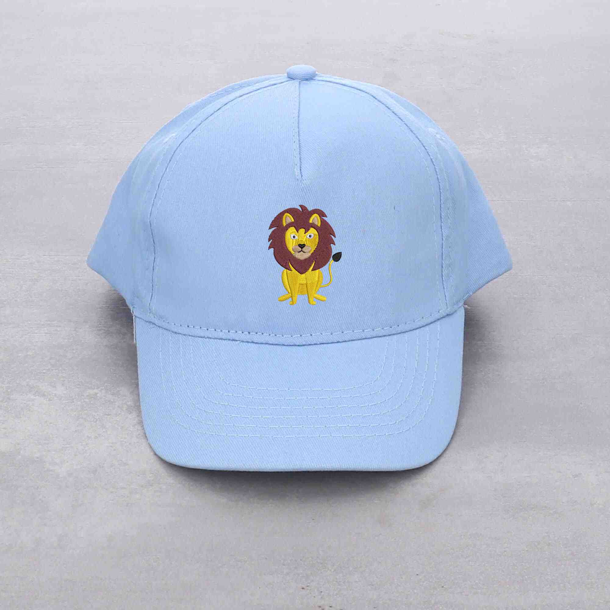 Kindercap Tiere mit Löwen Motiv gestickt individualisiert in Farbe blau 