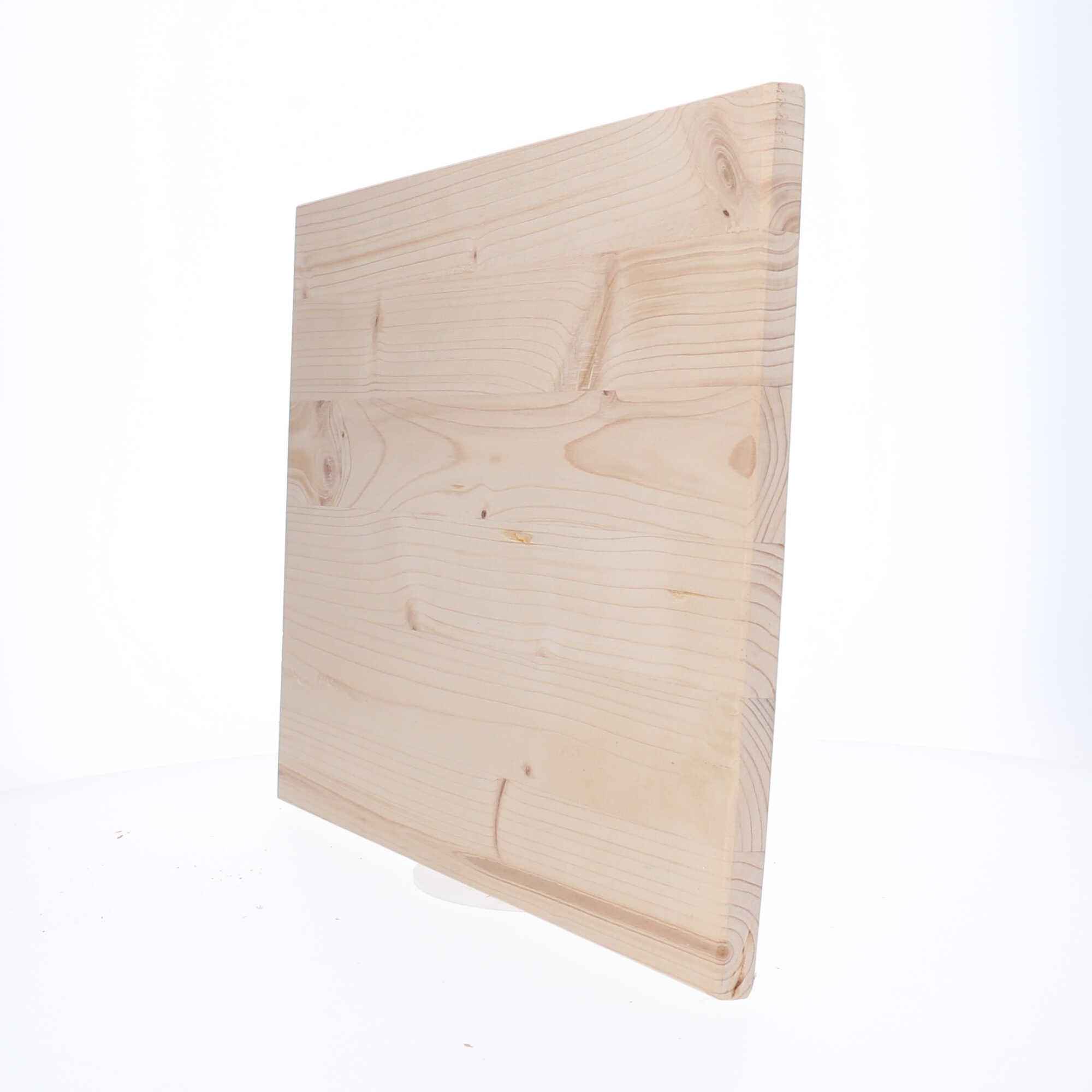 Einfache Schilder aus hellem Holz mit personalisierter Gravur flexibel einsetzbar