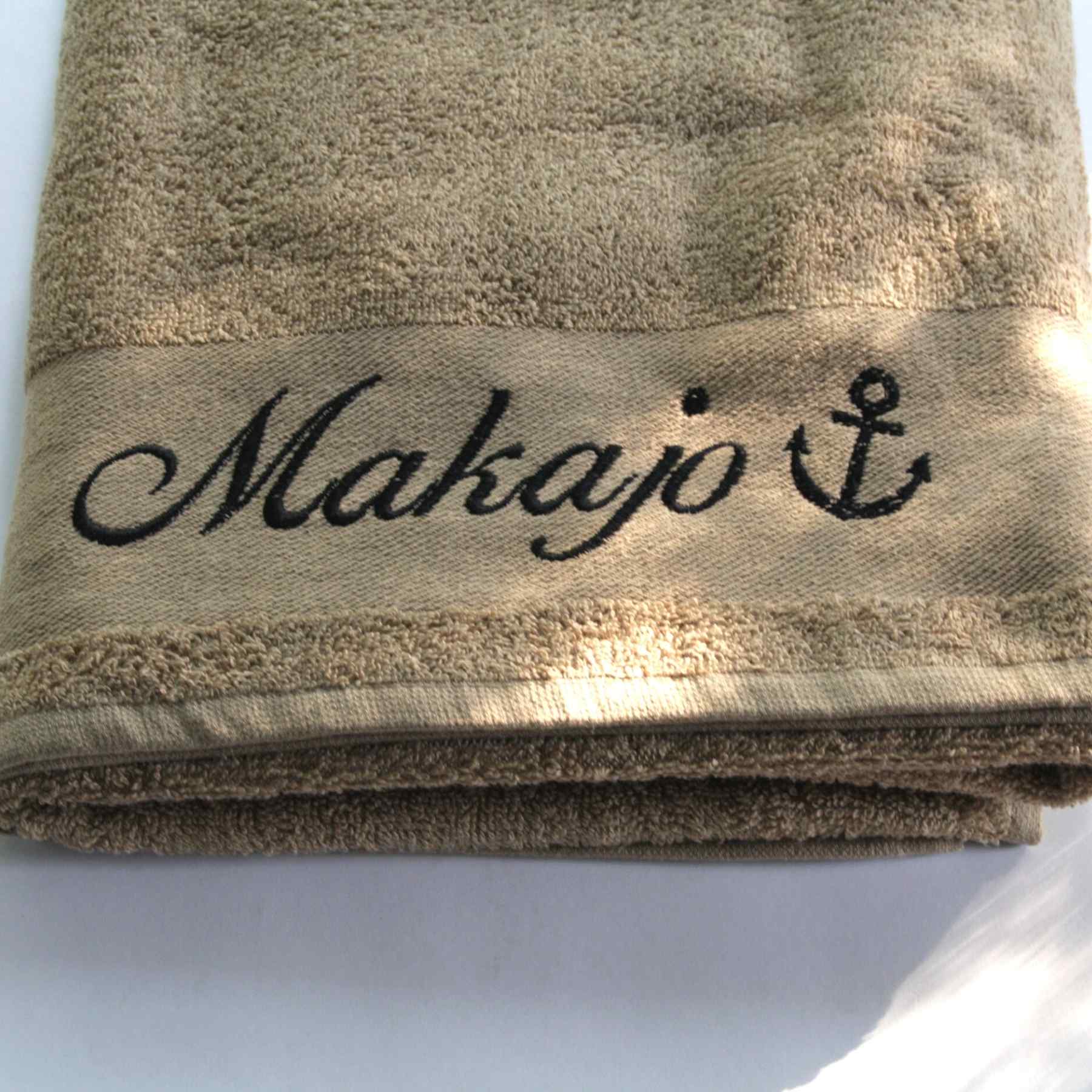 Weiches Handtuch bestickt mit Wunschnamen
