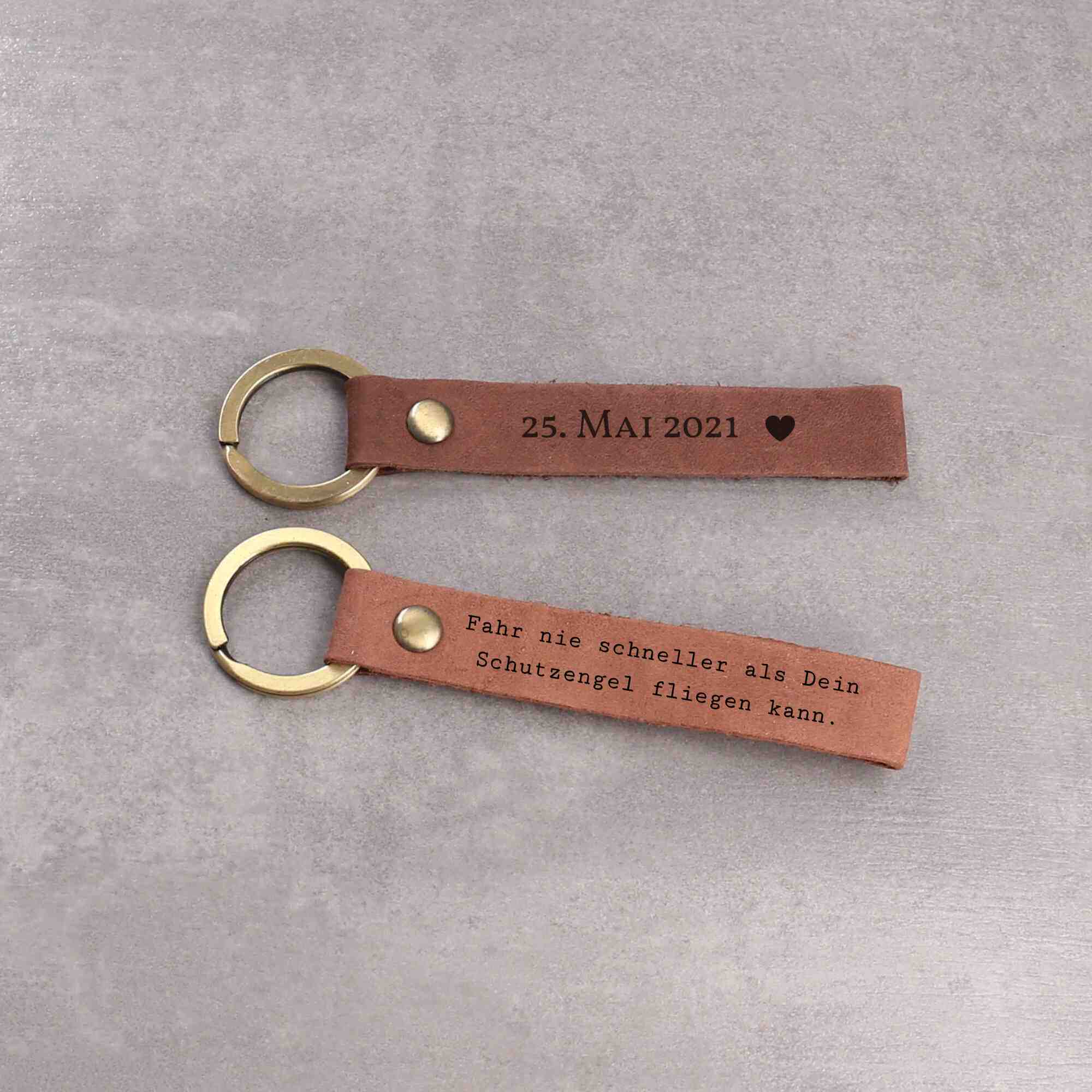 Vintage Schlüsselanhänger aus Rindsleder personalisiert