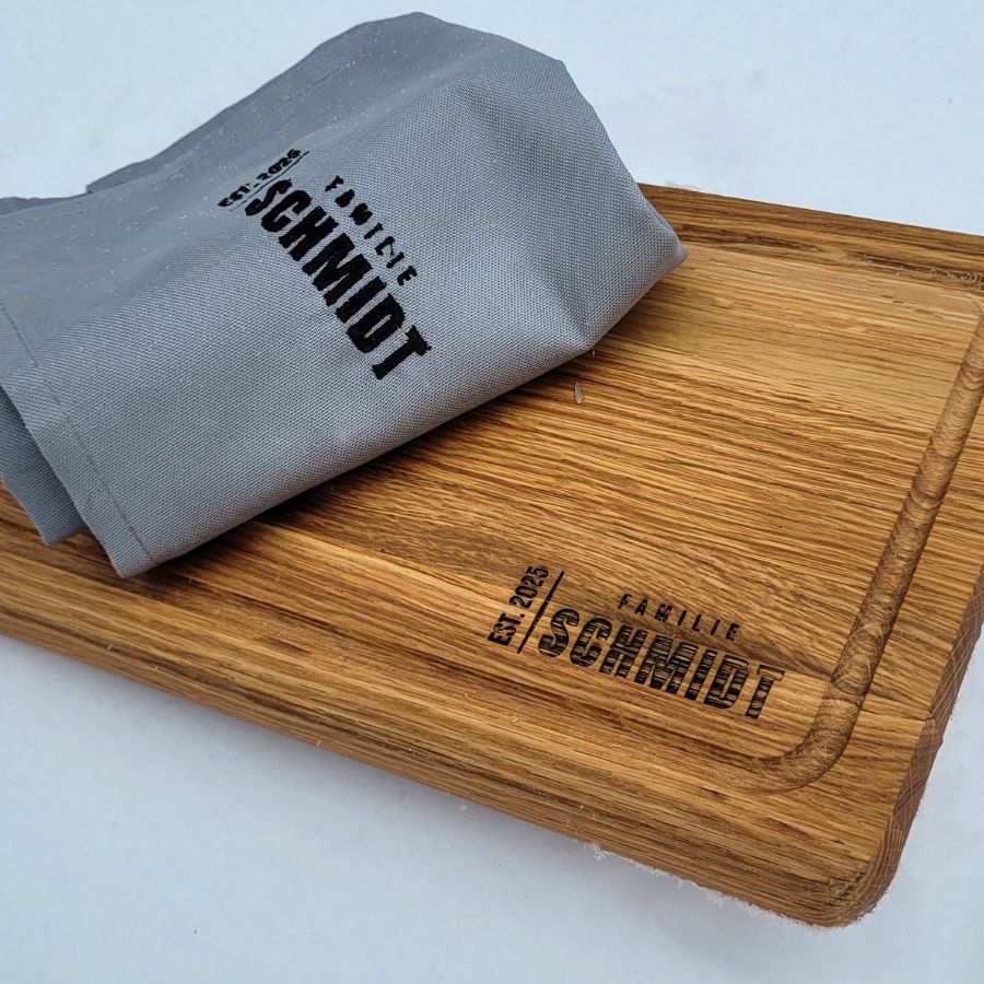 Geschenke-Set zum Einzug | Personalisiertes Eichenbrett & besticktes Geschirrtuch