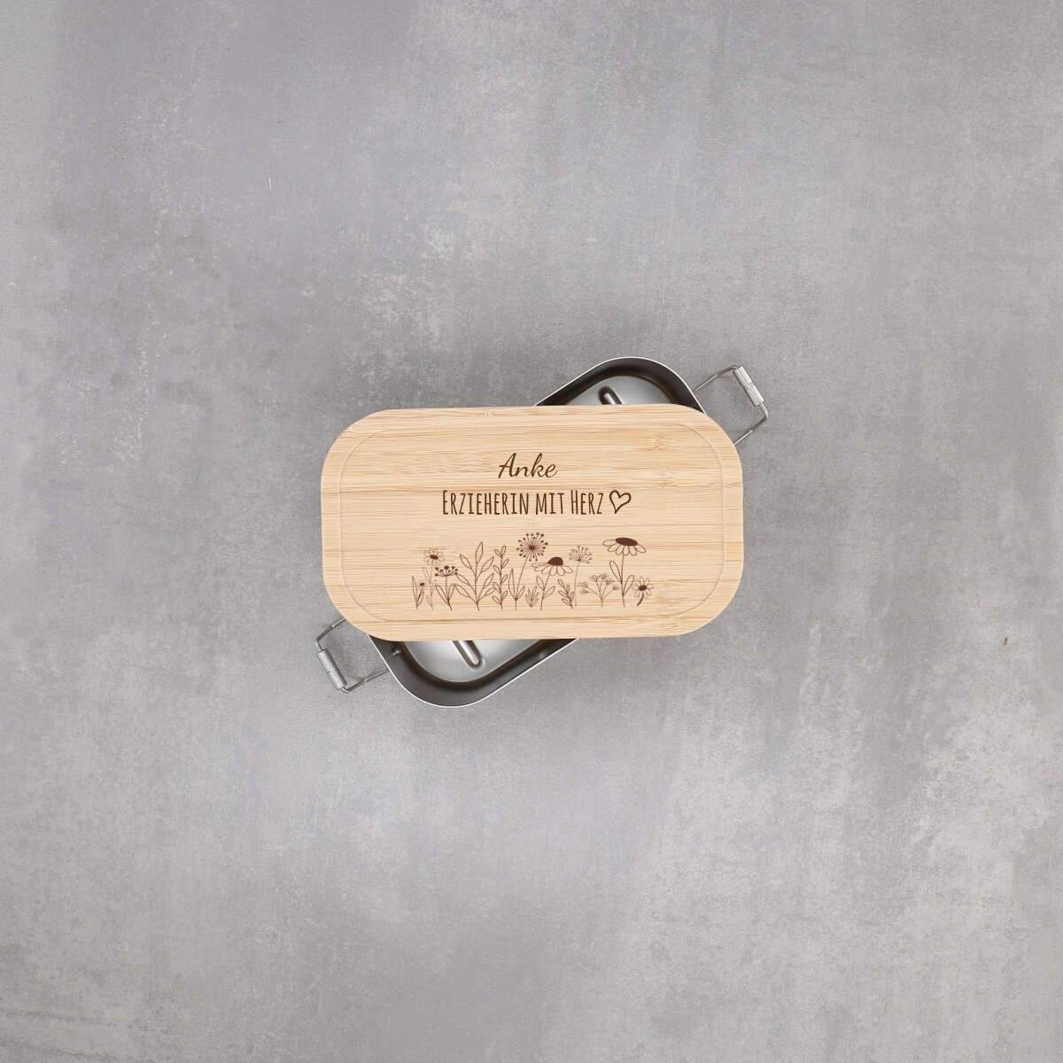 Personalisierte Lunchbox "Blumenwiese – Erzieherin mit Herz" aus Edelstahl mit Bambusdeckel – Festes Design (Personalisierbar)