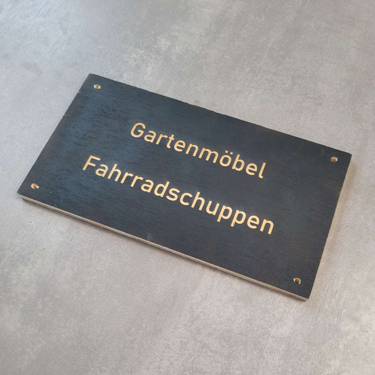 Schild schwarz wetterfest - Textgravur