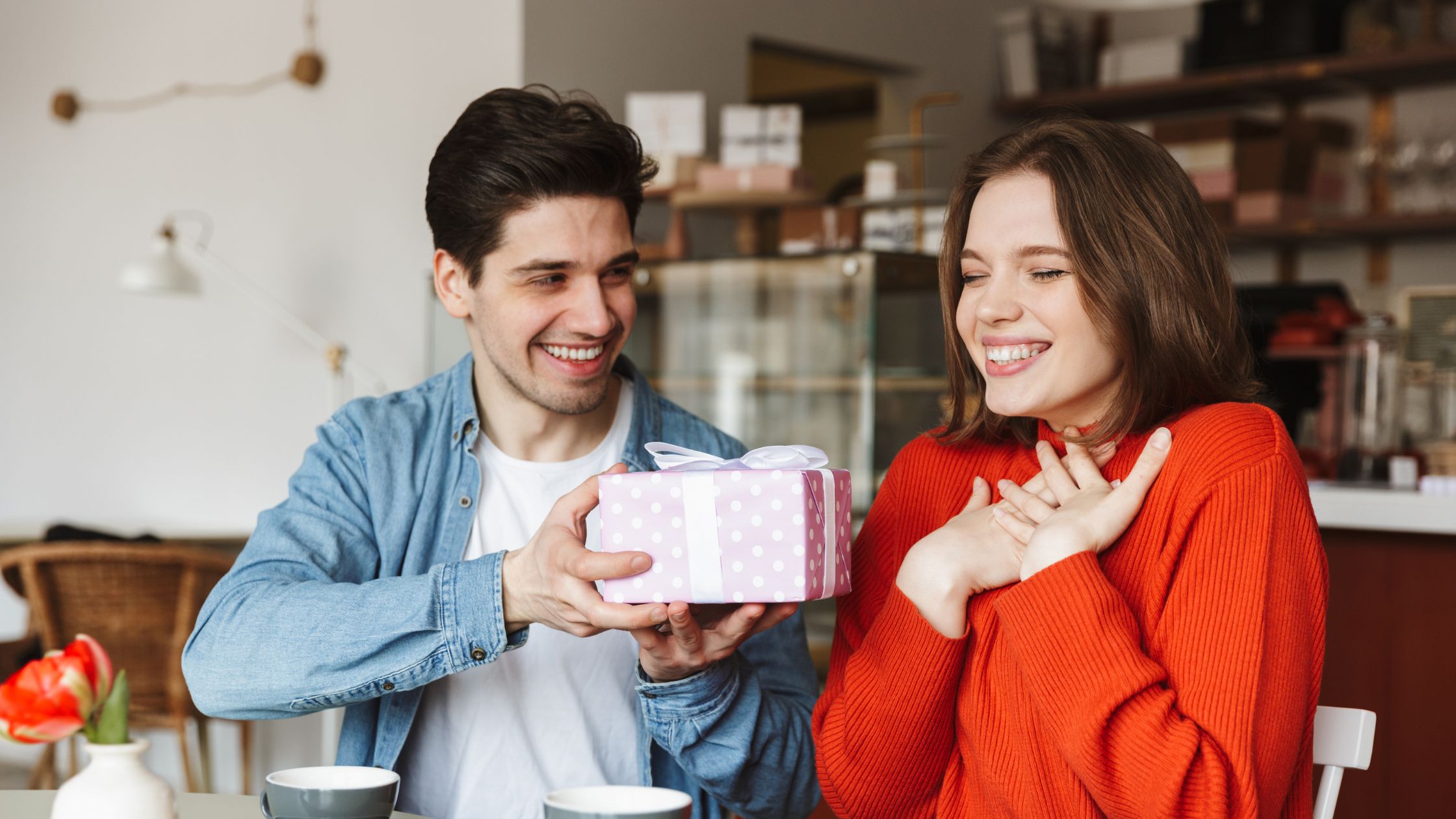 Eröffnungsgeschenk, Person, Kopf, Gesicht, Kaffeetasse